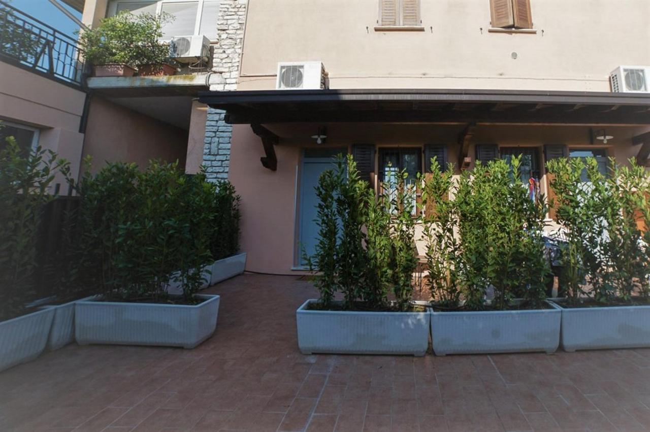 Alloro Appartamenti Sirmione Bagian luar foto